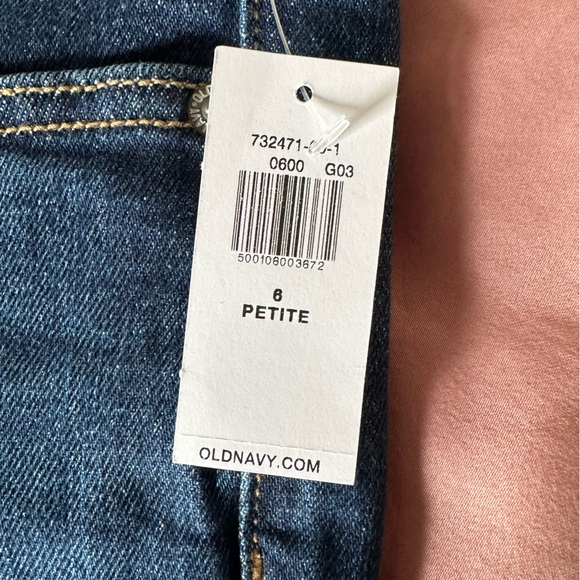 NWT Low-Rise OG Loose Cut-Off Jeans - 6 Petite - Picture 8 of 12